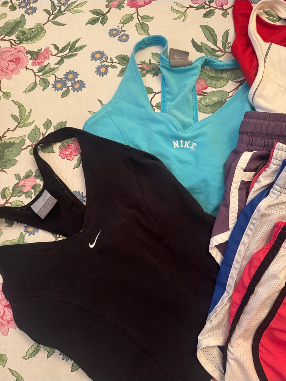 Huge Nike/workout bundle - Picture 2 of 14